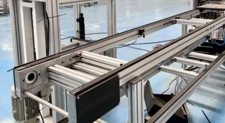 選擇電機驅動柔性輸送線時，需考慮以下因素